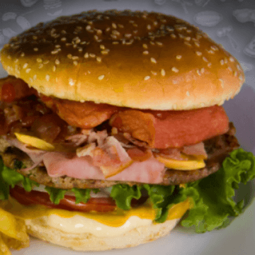 Hamburguesa Carnivor con Papas
