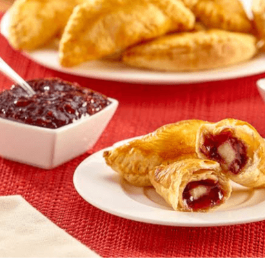 Empanada Fresa Philadelphia 🍓🧀🥟✨👑🪙🔱🍭