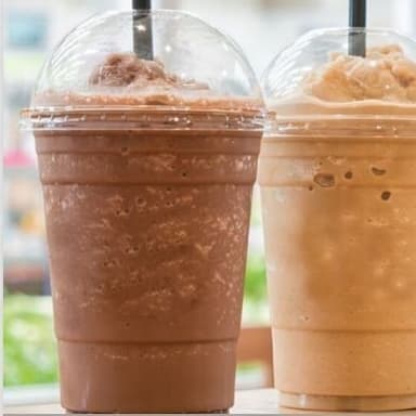 ¿Calor? ¡Hora Feliz! Frappé Tradicional 16Oz