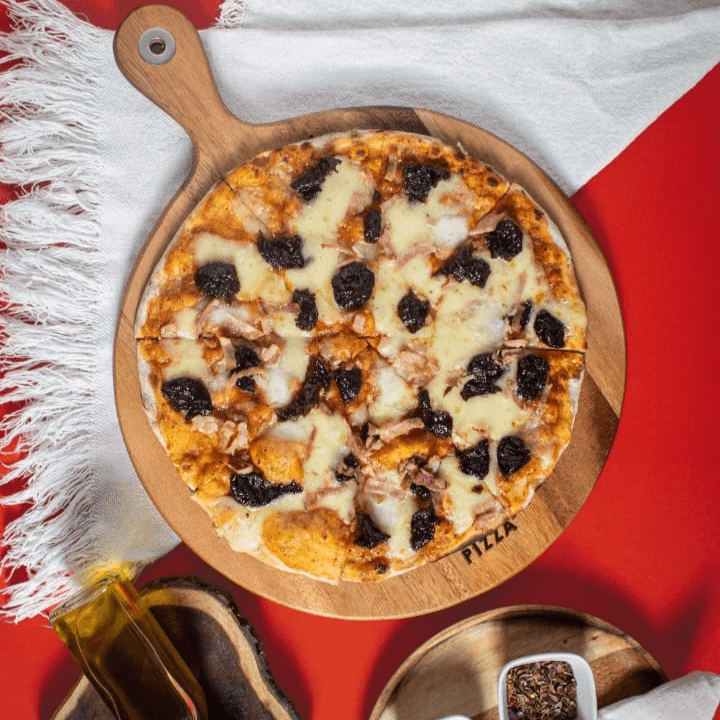 Pizza Ciruela con Tocineta 6 Porciones