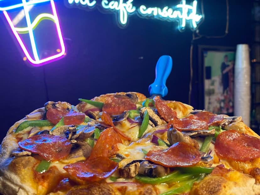 Café Abuelita Linda y Romance Pizzería.