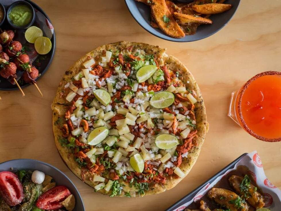 Chicago Bear Pizza Revolución