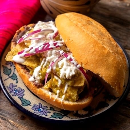 Torta de chilaquiles