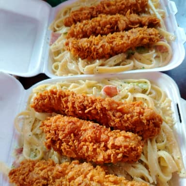 Alfredo con Tiras Crispy