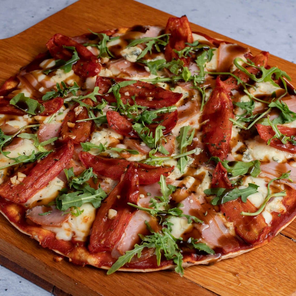 Pizza Prosciutto y Arúgula Grande