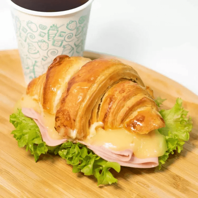 Café/Chocolate + Desayuno