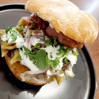 Torta de Chilaquiles Poblanos Sencillos
