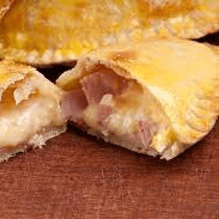 Empanada de Salchicha con Queso