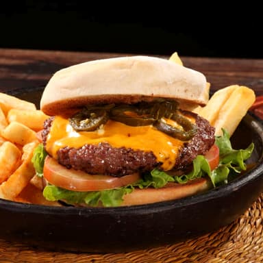 Hamburguesa en Combo + Papas + Bebida Gratis