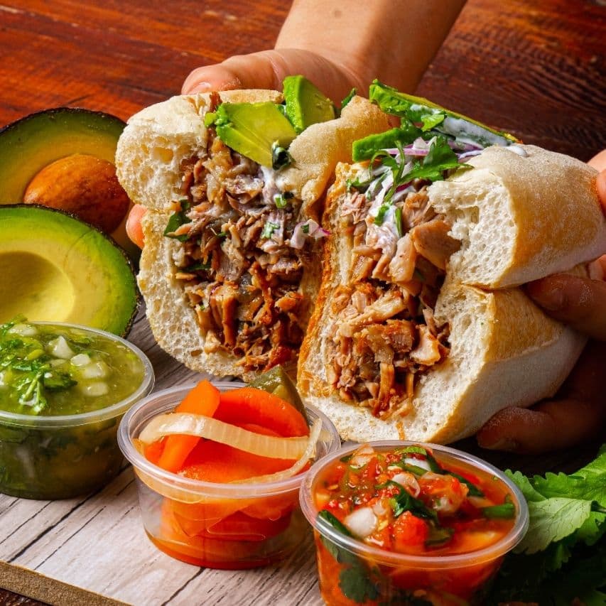 Torta De Carnitas + Coca Cola