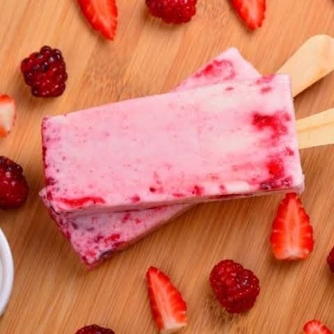 Paleta de Leche de Fresa.