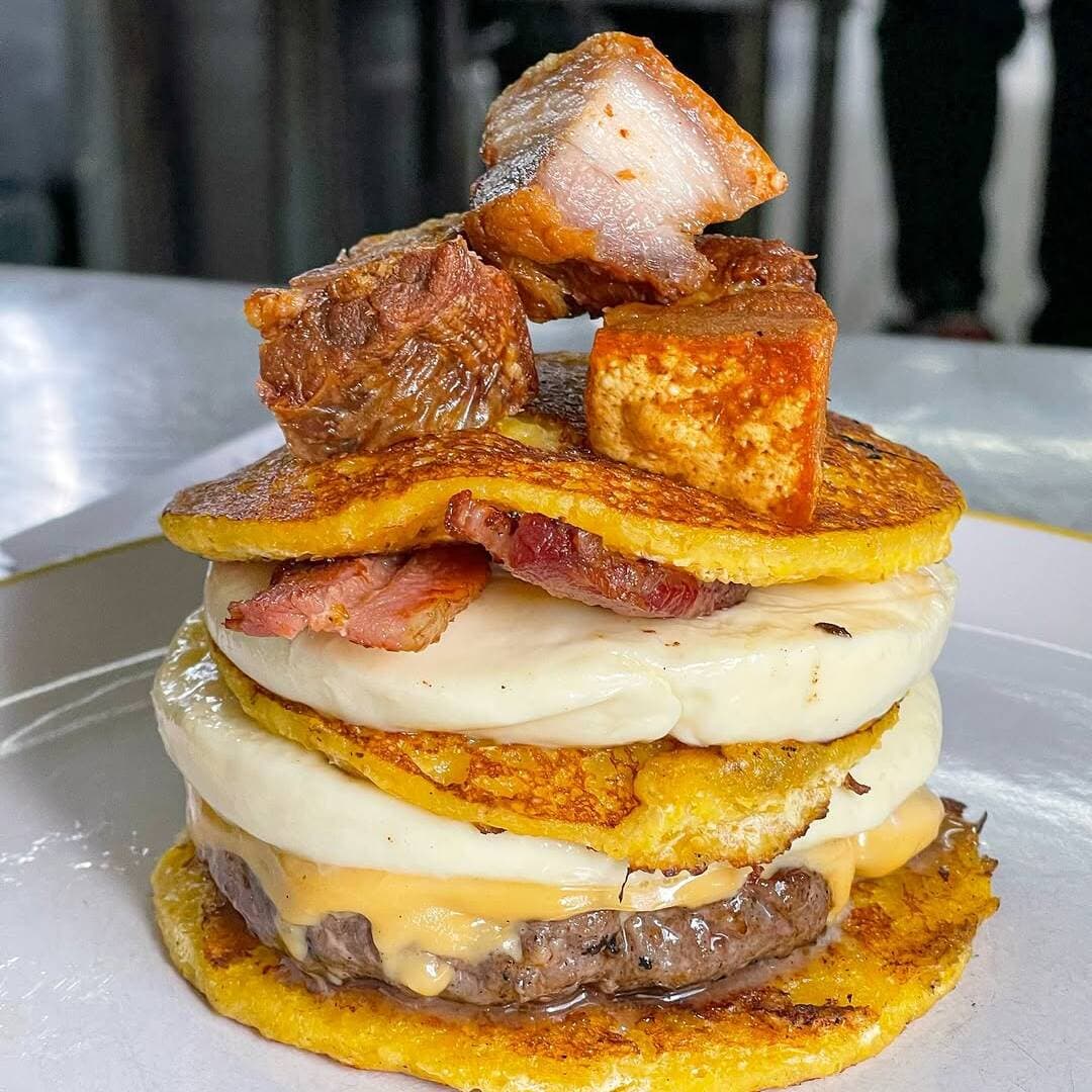 CACHAPA BURGER *
