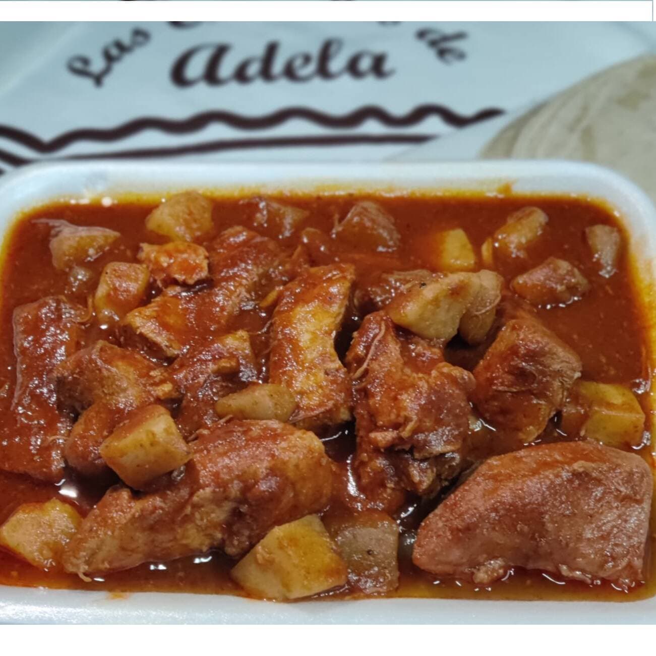 1/2 Kilo de Carne de Cerdo en Salsa de Guajillo