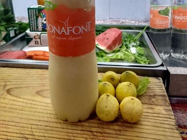 Agua de Fresa con Guayaba 1 Litro 1/2