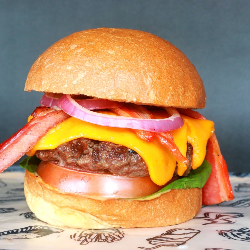 Burger Angus 200gr Queso y Tocineta