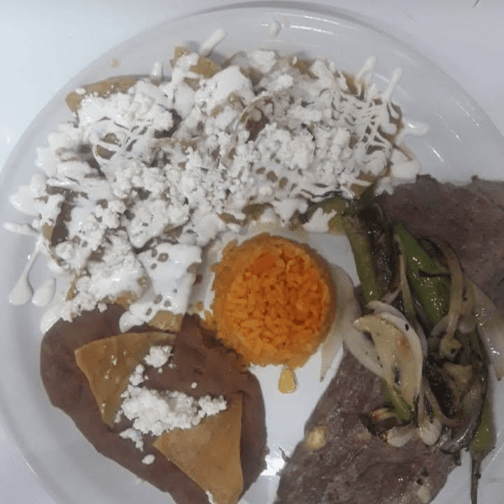 Chilaquiles con Bistec de Res