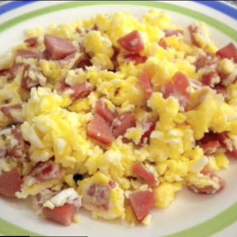HUEVOS CON SALCHICHA