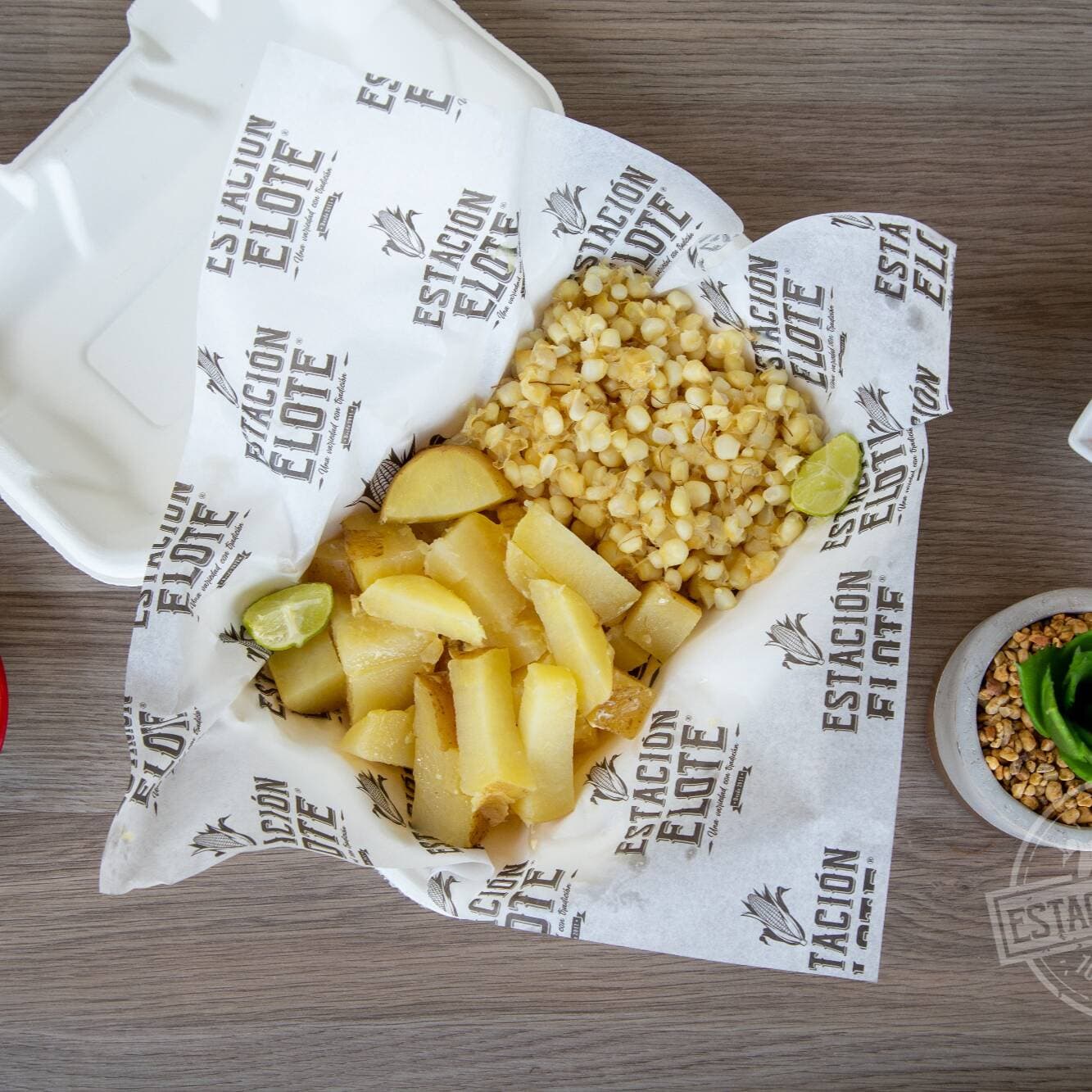 Elote con Papa, Sal y Limón