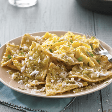 Chilaquiles con Huevo Revuelto