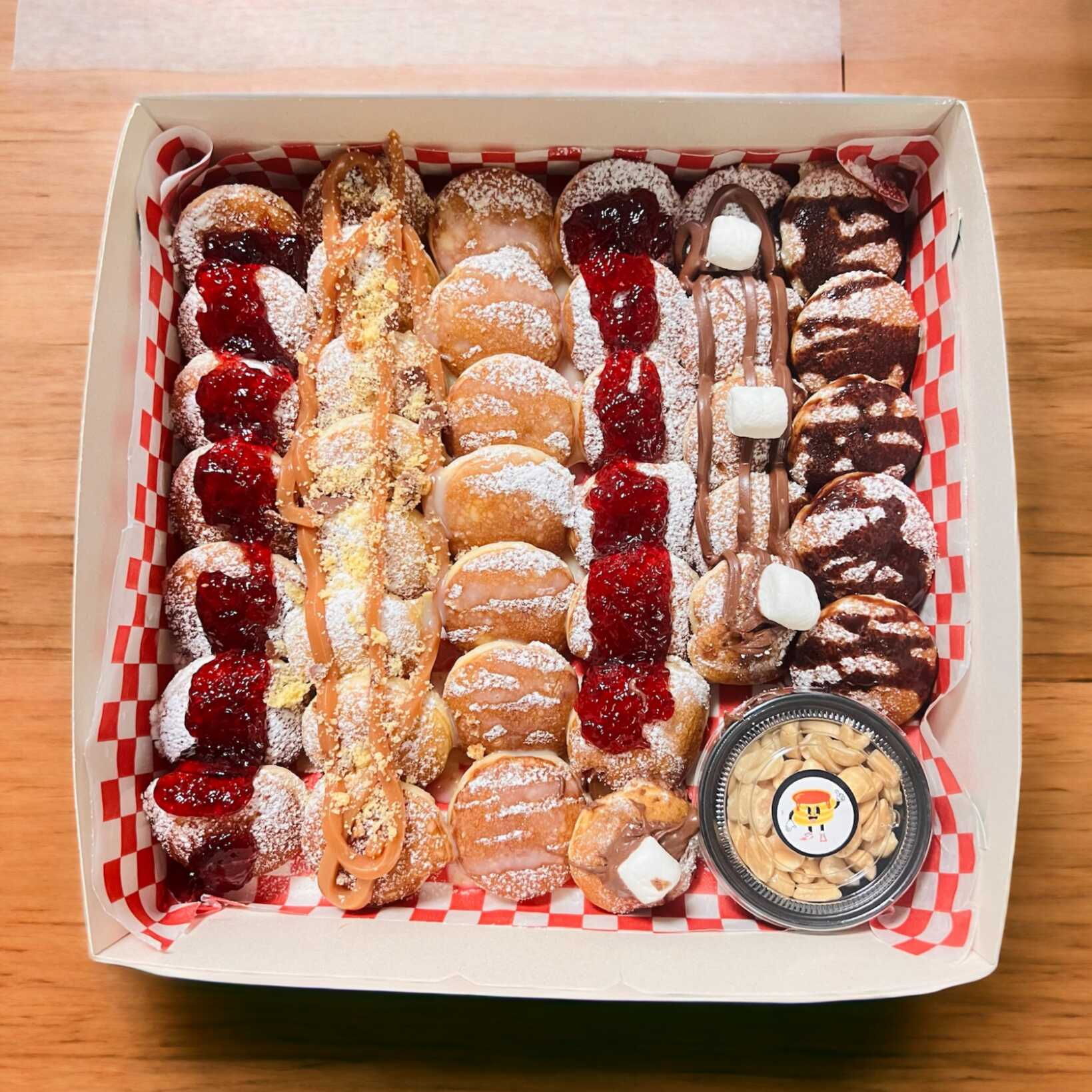 60 Mini Pancakes Rellenos De Chocolate, 3 Toppings