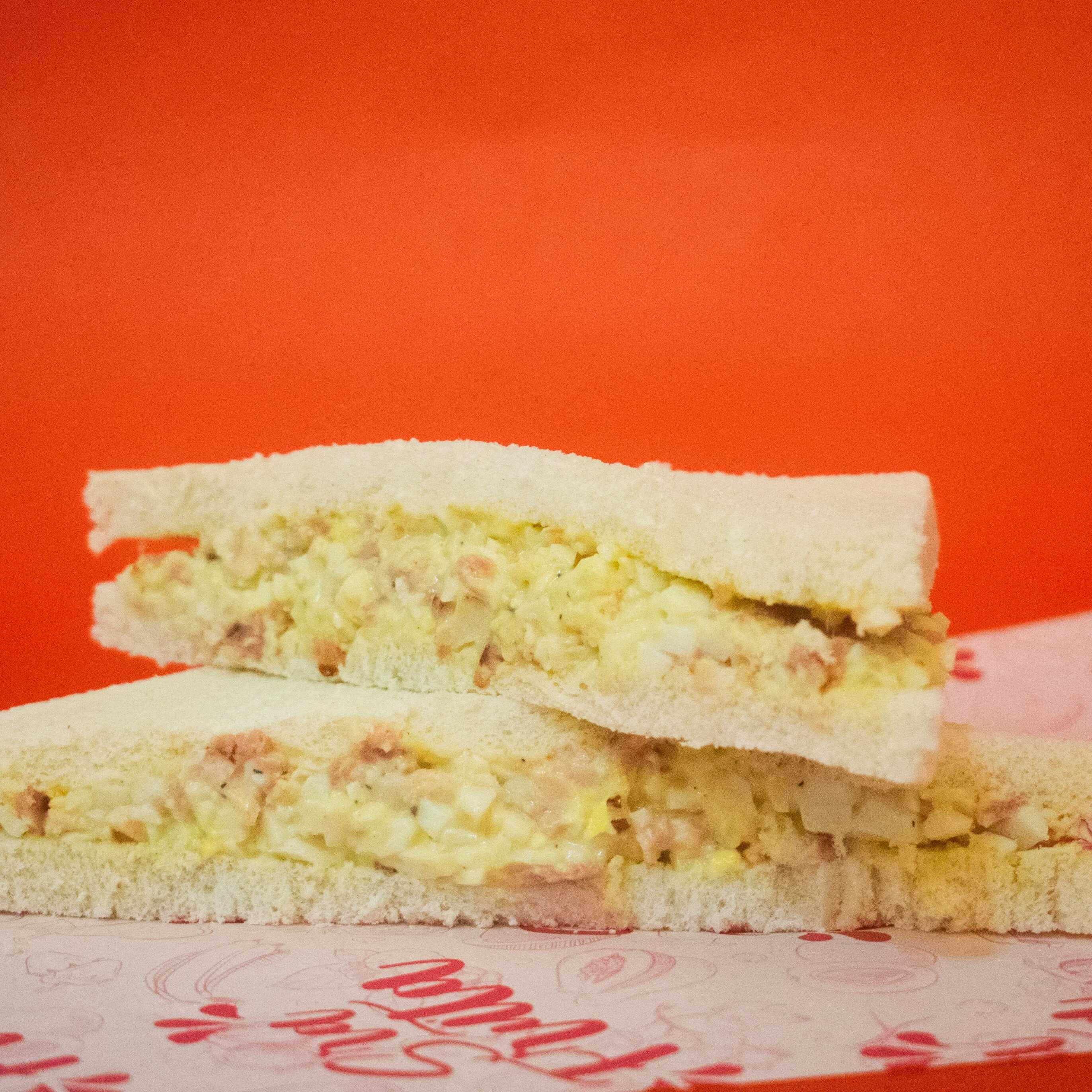 Sándwich con Huevo y Tocino