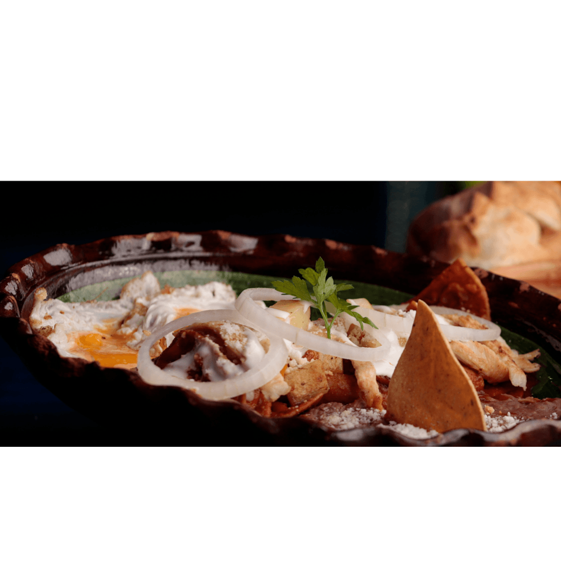 Chilaquiles Rojos con Huevo Estrellado Incluido