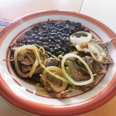 TASAJO ENCEBOLLADO