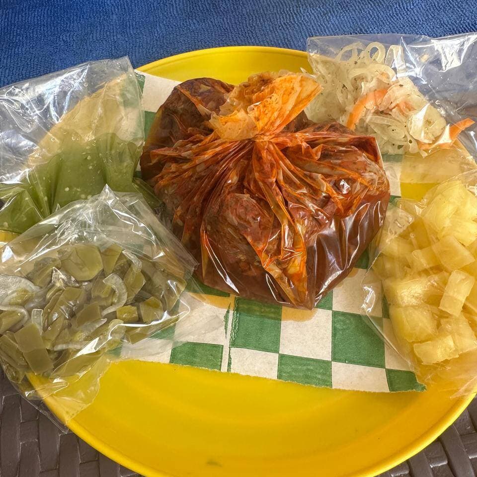 Pieza de Mixiote + Refresco