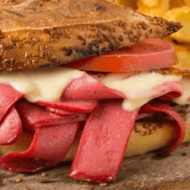 Torta de salchicha y queso