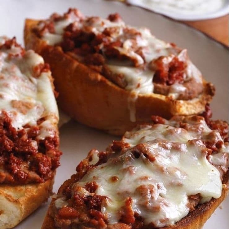 Molletes de Chorizo