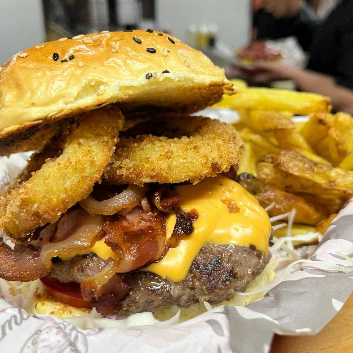 hamburguesa La Gringa + Coca Cola 500ml