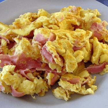 Huevos con jamón