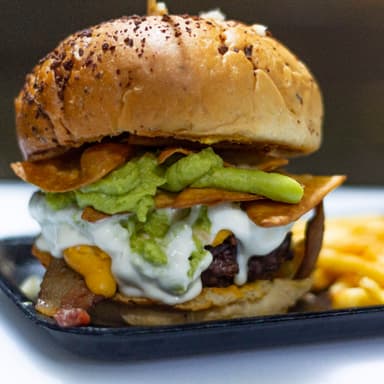 Combo Hamburguesa Mexicana + Papas a la Francesa