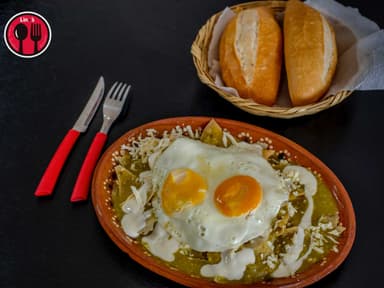 Chilaquiles con Huevo