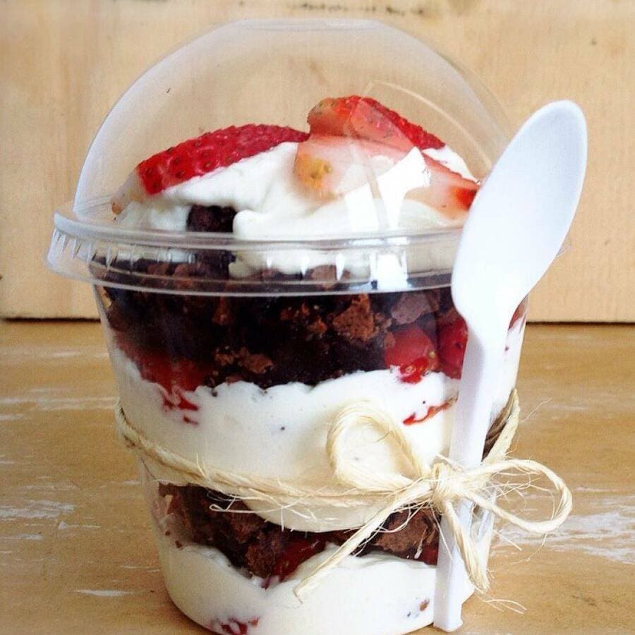 Fresas con Crema y Brownie