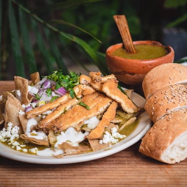 Chilaquiles medianos con proteina