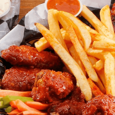 Alitas y Salchipapas