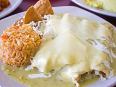 Enchiladas Suizas + Refresco