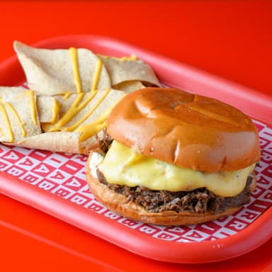 Torta De Birria y Totopos