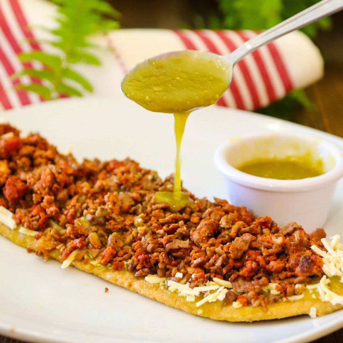 Huarache de Bistec con Pastor