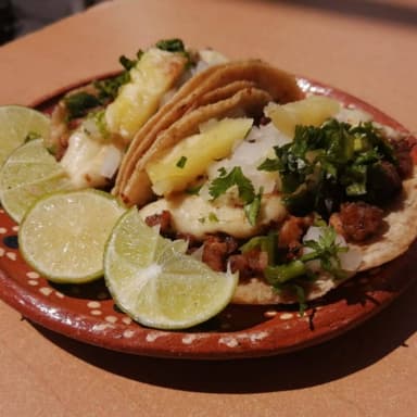 Taco de Pastor con Queso