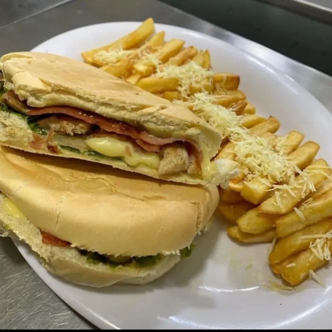2 X 1 Sandwich Cubano Jamón y Queso + Papas
