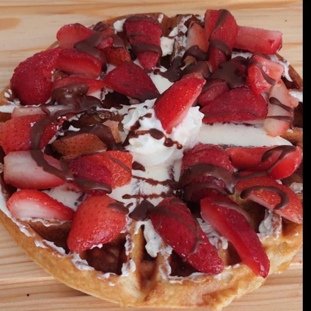 WAFLE FRESAS CON CREMA
