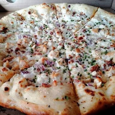Pizza Grande Chicken Alfredo