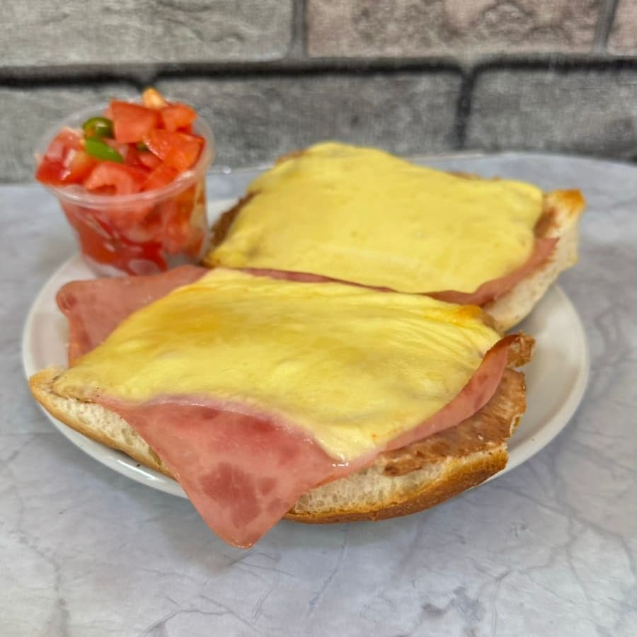 Molletes Jamón