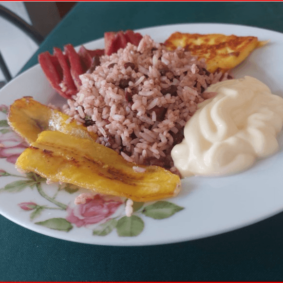 Pinto, Queso Frito, Natilla y Maduro