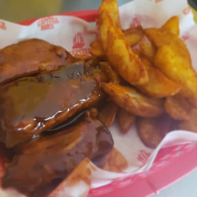 1/3 Costillas BBQ con Papas Gajo