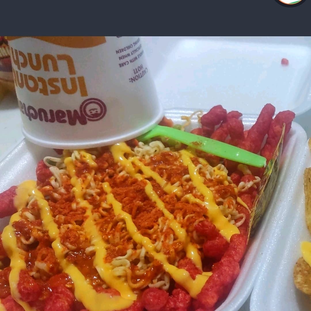 Plato maruchan Cheetos y queso nachos
