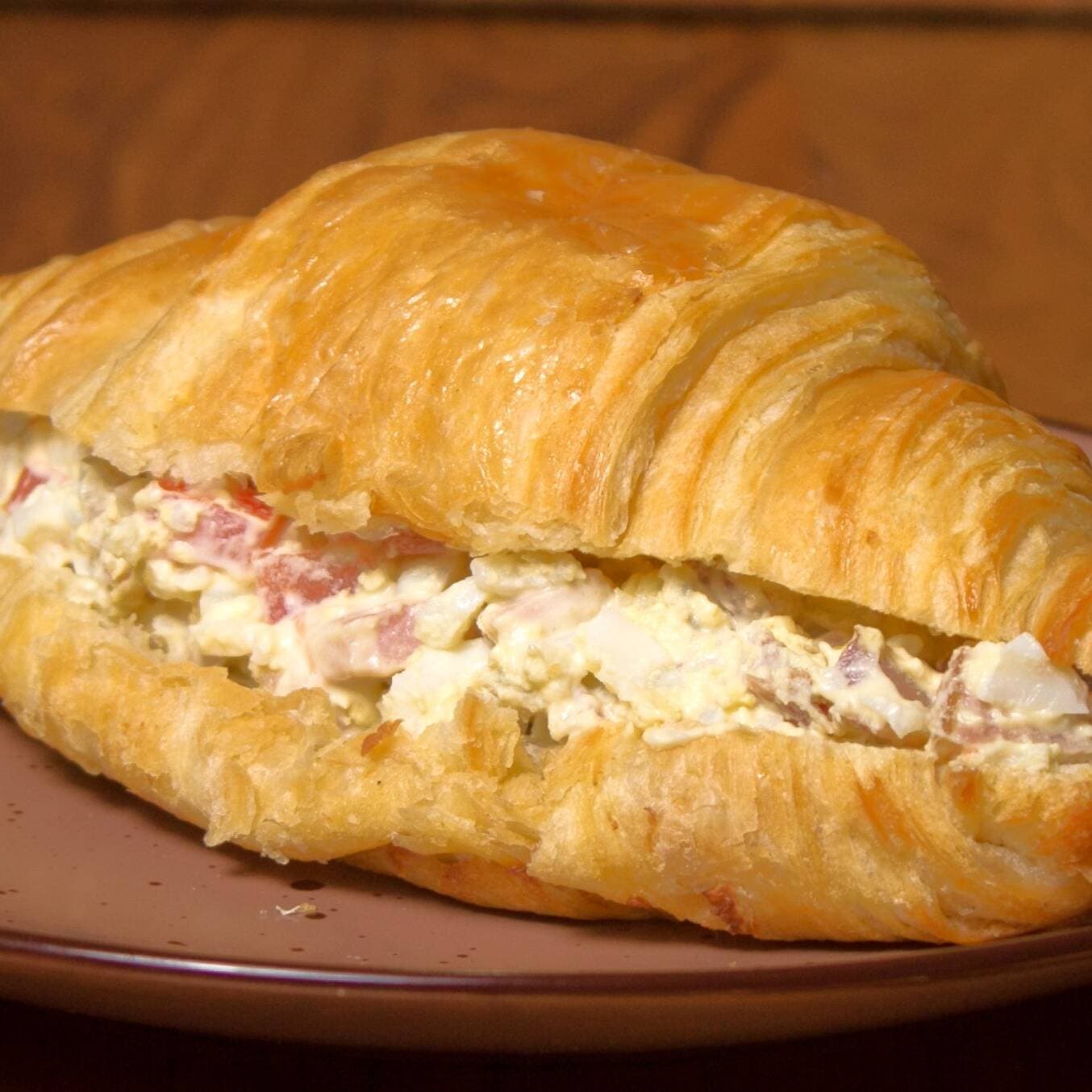 Sándwich Croissant Tocino