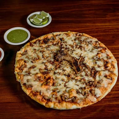 Pizza Chuleta + Agua Fresca 1L